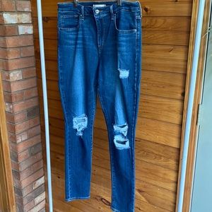Levi’s Women’s 721 High Rise Skinny Jean Sz 32